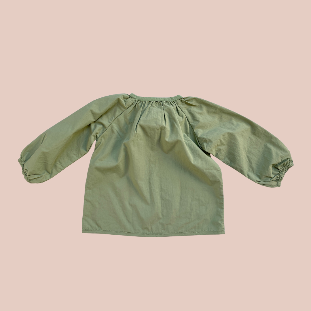 100% recycled nylon water resistant lightweight & quick drying elastic neckline and wrist signature mud pocket