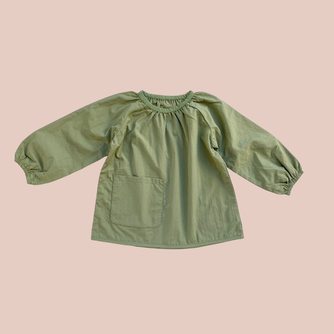 100% recycled nylon water resistant lightweight & quick drying elastic neckline and wrist signature mud pocket