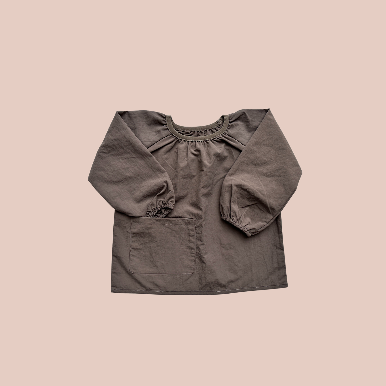 100% recycled nylon water resistant smock. lightweight and quick drying, elastic neckline and wrist, signature inbuilt pocket